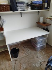 Scrivanie Cameretta in laminato una bianca e l'altra verde