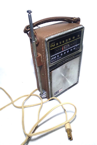 Vintage radio p977e - am/fm,