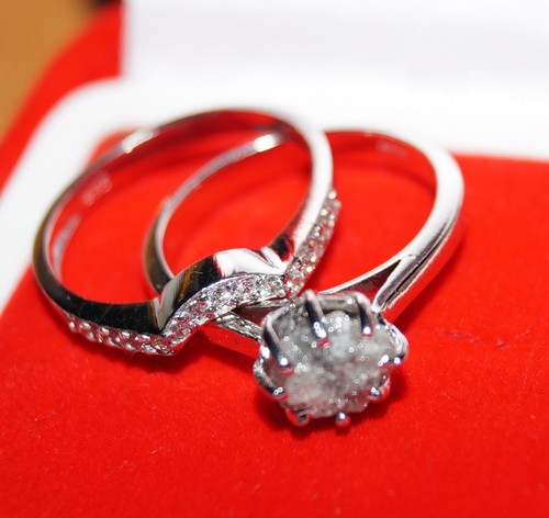 Anello con diamanti grezzi