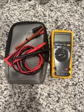 Multimetro Fluke 179 con retroilluminazione, include termometro integrato