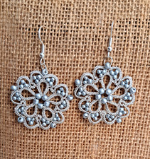 orecchini in pizzo chiacchierino eseguiti a mano