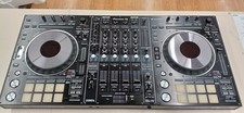 Pioneer DJ DDJ-RZ con Deck