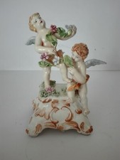 PORCELLANA  DI CAPODIMONTE