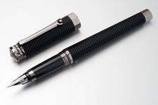 PLUMA MONTEGRAPPA NERO UNO