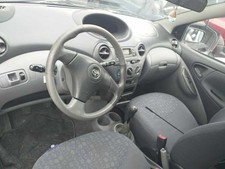 guantera TOYOTA YARIS NCP1