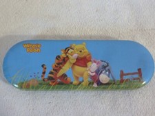 WINNIE THE POOH ASTUCCIO SCATOLA IN  LATTA  PORTA CANCELLERIA--(CA3)