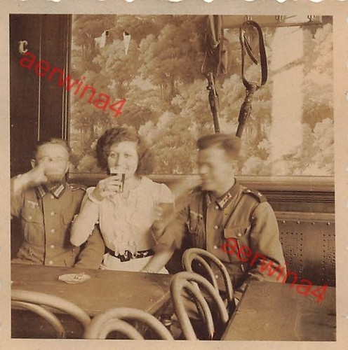Bella donna francese - , con