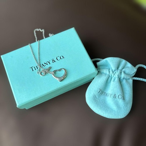 Collana con ciondolo - , in