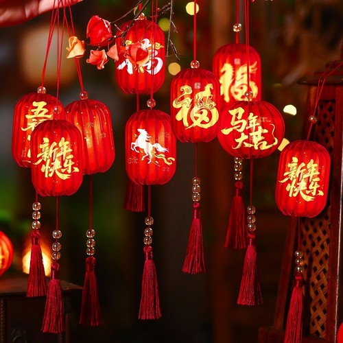 Lanterne rosse illuminate - , in