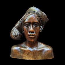 Una favolosa scultura donna
