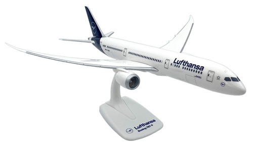 Lufthansa boeing 787 - -,