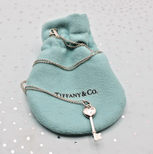 Collana con ciondolo - , e