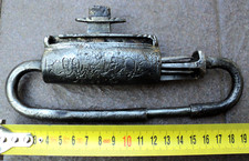 ANTICO LUCCHETTO ORIENTALE (indiano?) IN FERRO FORGIATO E DECORATO, SENZA CHIAVE