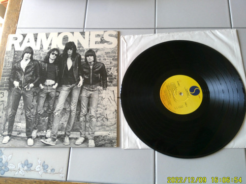 Ramones sire sr - sire,