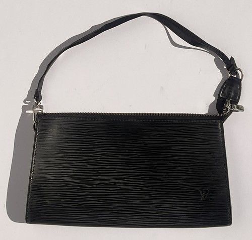 Louis vuitton epi - pochette, in