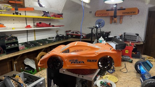 Auto pista 1 - 1:8, xray