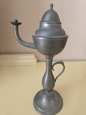 Antica lampada ad olio in