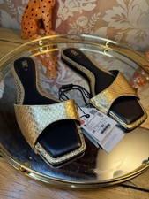 Sandali mules Zara Flat coccodrillo oro nuovi con etichette misura 6