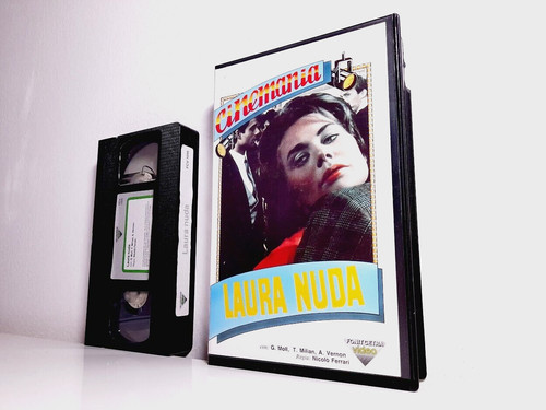 Laura nuda tomas milan - -,