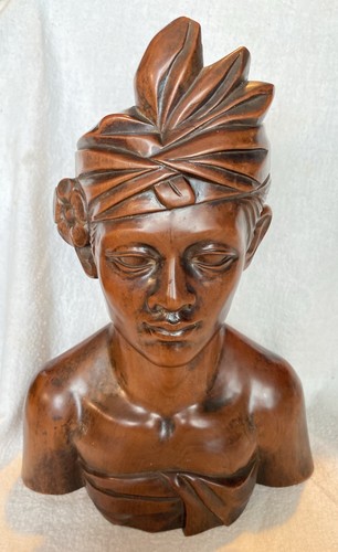 Busto uomo balinese - di,