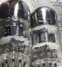 Coppia tubi audio NOS Tunsol 12AV7 ferro di cavallo D Getters piastre nere abbinate