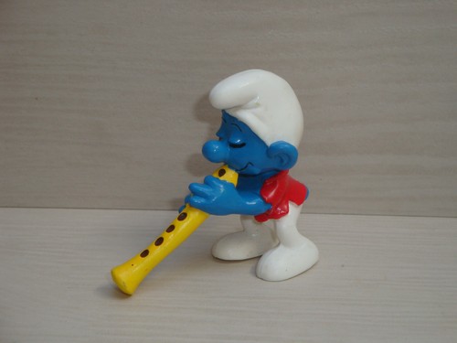 Puffi puffo suona flauto - puffo,