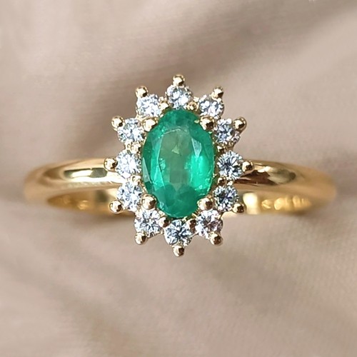 Anello fiore con smeraldo - con,