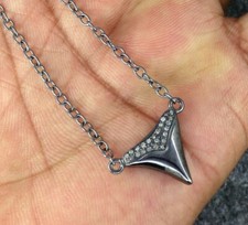 Ciondolo dente di squalo pavè