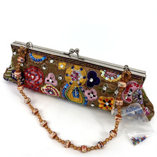 Borsa a mano pochette ricamata