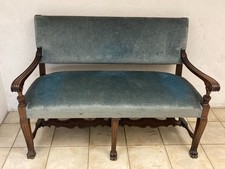 Divano antico in velluto primi