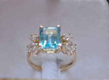 Anello vintage oro  giallo 18 carati con acquamarina e zaffiri bianchi