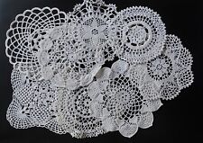 LOTTO DI 8 CENTRINI ALL'UNCINETTO IN COTONE