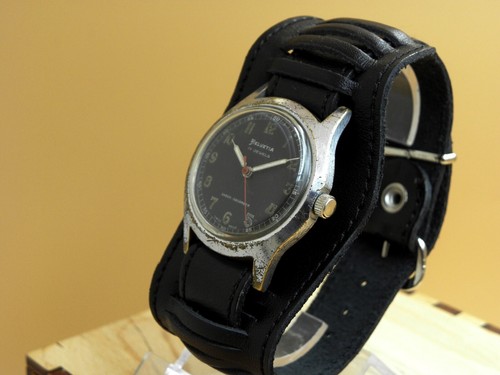 Orologio meccanico militare