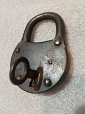 Antico lucchetto con chiave