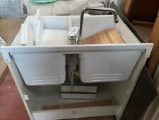 mobile basso per lavanderia con doppio lavello e rubinetteria l