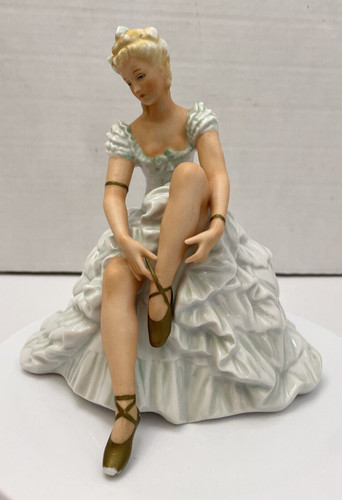 Statuina antica porcellana