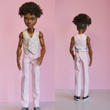 Pantaloni e gilet di bambola