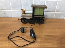 LAMPADA MODERNARIATO DA TAVOLO LOCOMOTIVA TRENO IN METALLO VINTAGE FUNZIONANTE.