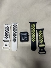 Apple Watch Series 3 38mm Cassa Grigio Siderale in Alluminio, Cinturino in...