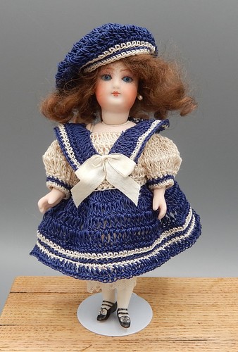 Bambola bambina vittoriana