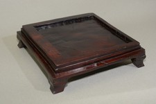 Antico supporto orientale in