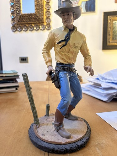 Tex infinite statue - infinite,