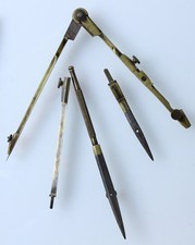 COMPASSO ANTICO IN OTTONE con tiralinee e accessori