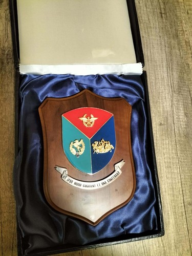 Raro crest scuola - raro, di