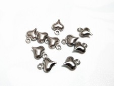 20pz ciondoli mini cuore bombato in acciaio inox 8,5x6mm colore argento scuro