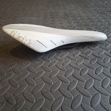 Sella intrecciata in carbonio