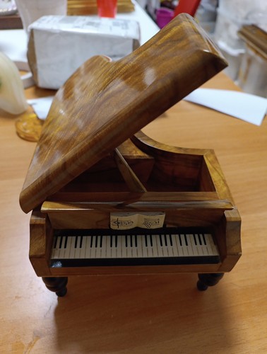 Carrillon reuge swiss - reuge, musical