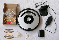 ROOMBA i ROBOT nero