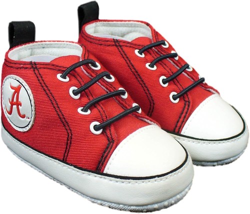Scarpe culla bambino due piedi