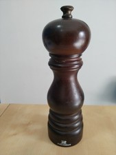 MACINAPEPE PEUGEOT FRERES LION, 18 cm IN LEGNO MASSELLO NOCE SCURO